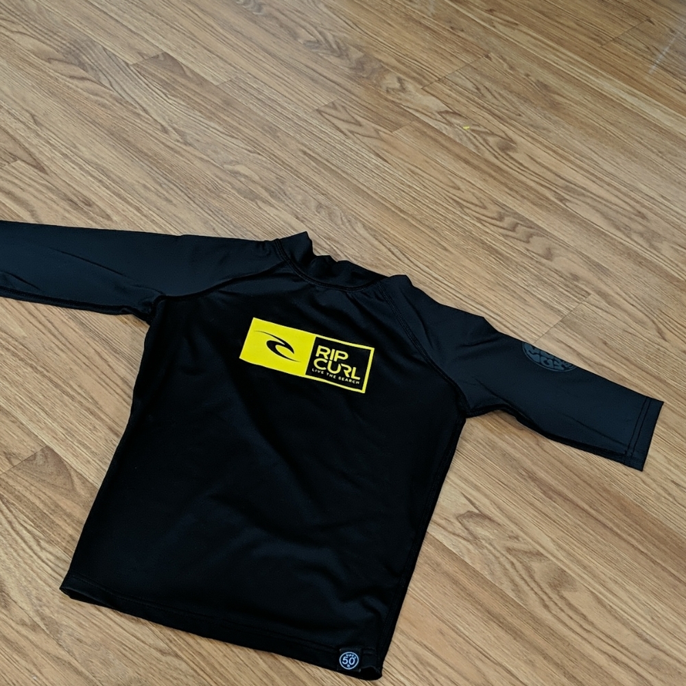 Ripcurl kids rashgaurd size 10